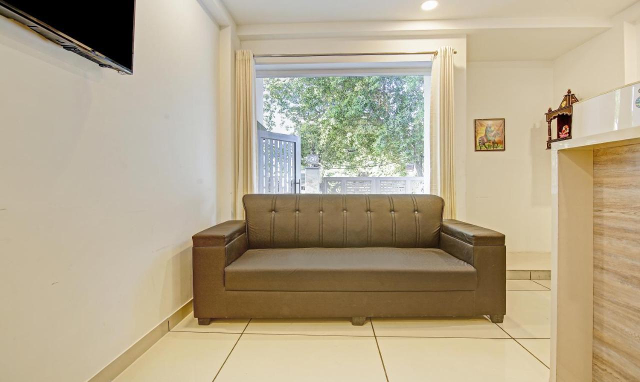 Treebo Aviraj Inn Noida Exteriör bild