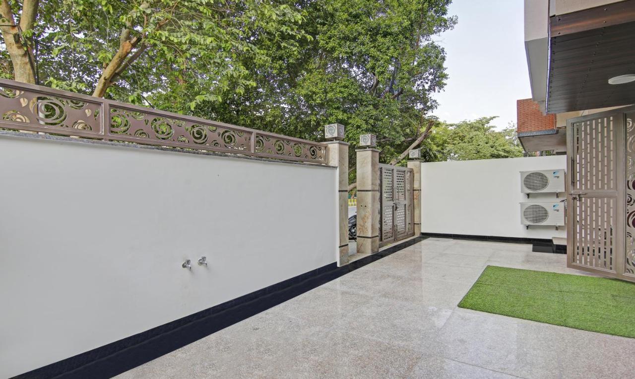 Treebo Aviraj Inn Noida Exteriör bild
