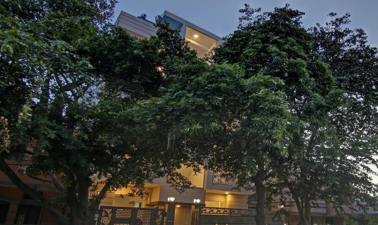 Treebo Aviraj Inn Noida Exteriör bild