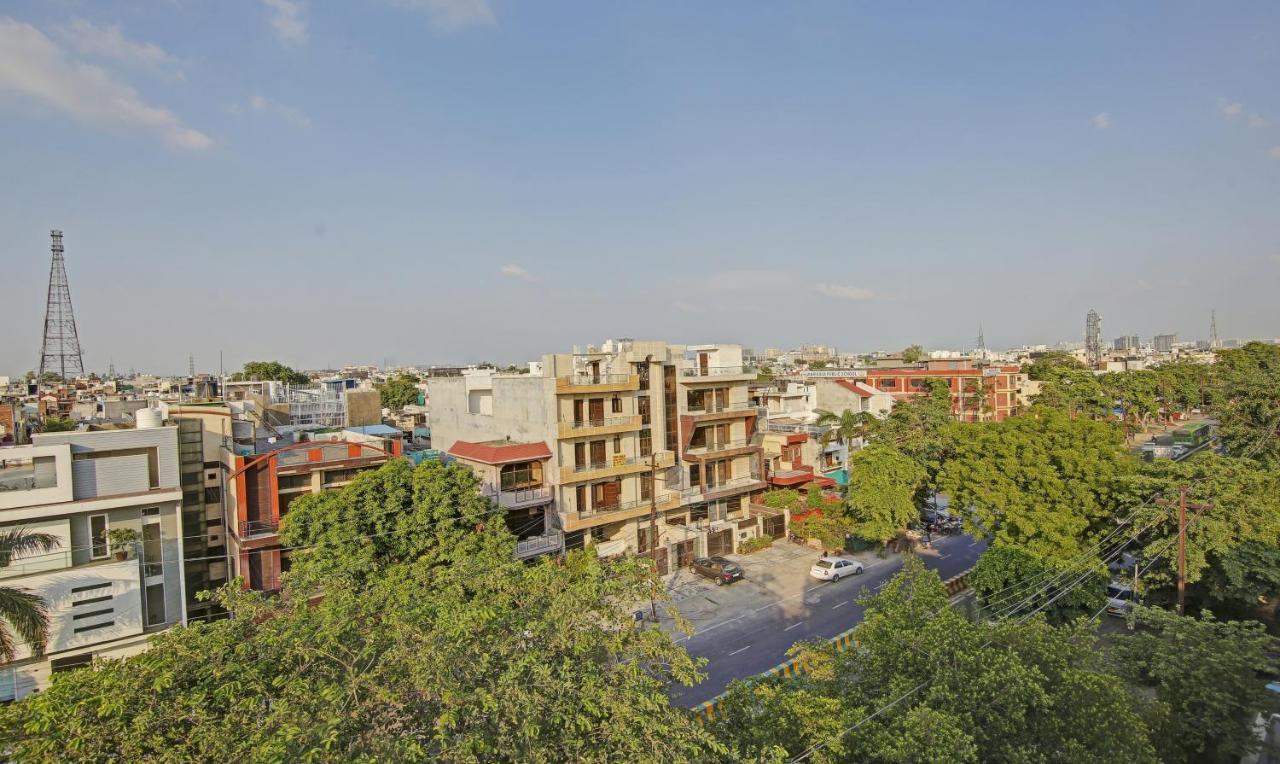 Treebo Aviraj Inn Noida Exteriör bild