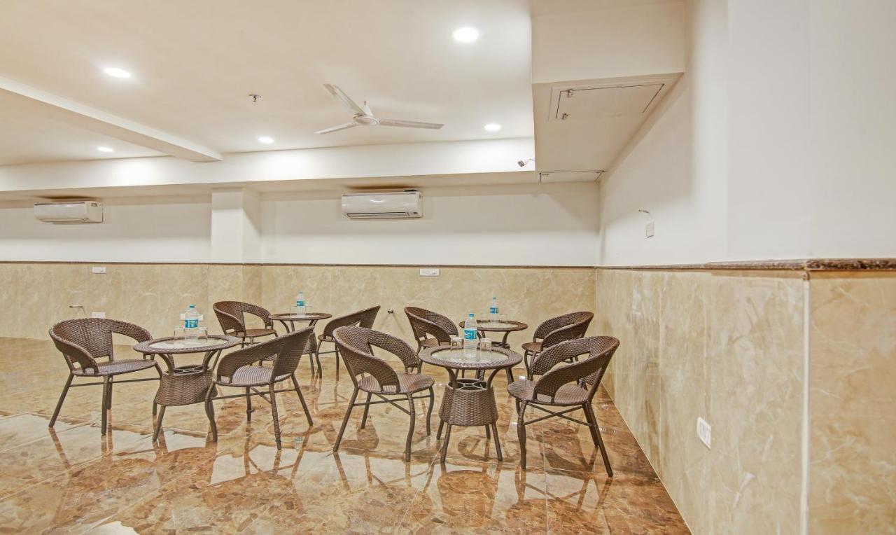 Treebo Aviraj Inn Noida Exteriör bild